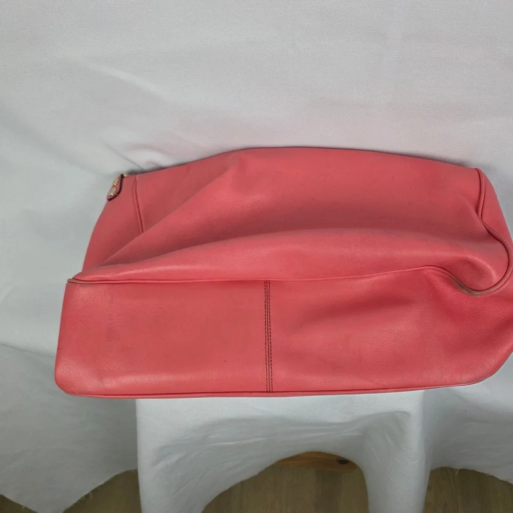 Kate Spade Coral Pink Leather Shoulder Bag Flap Front Pockets Gold‎ Hardware